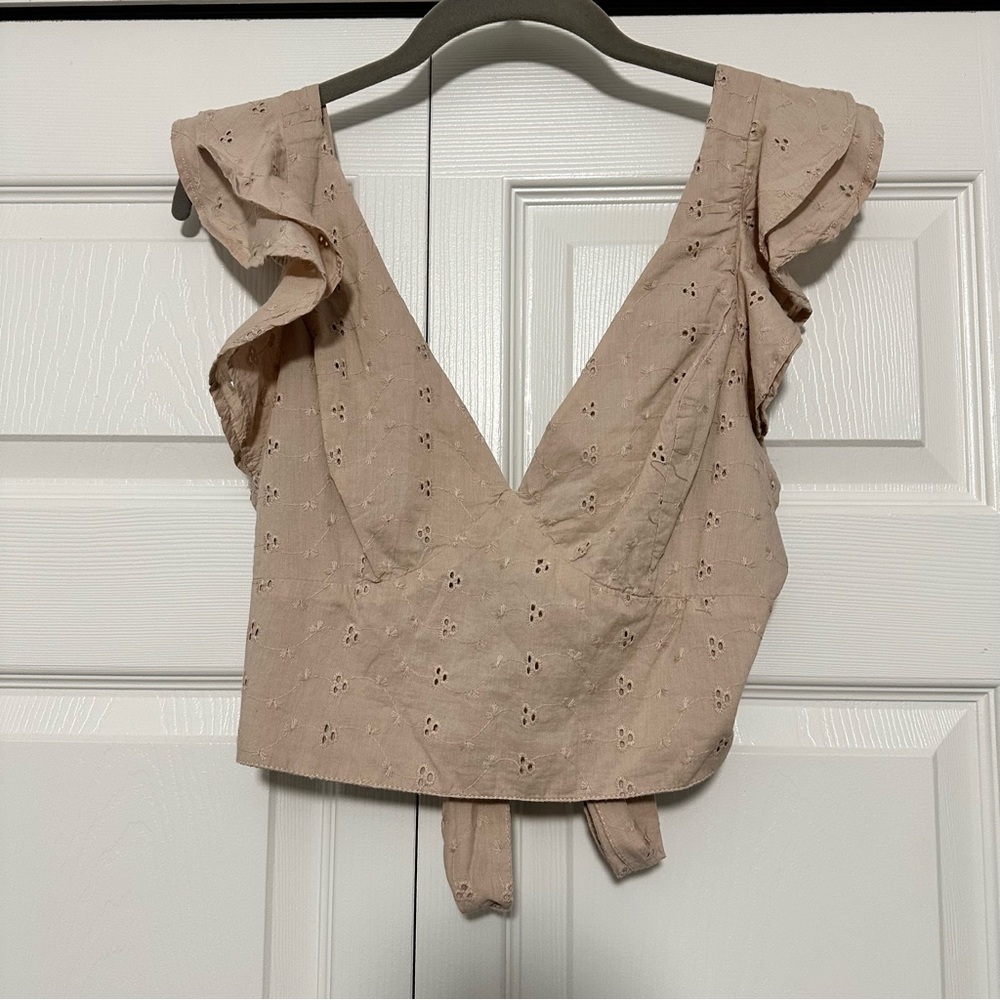 Jopna Eyelet Ruffle Crop Top in Beige Size Medium VGUC‎